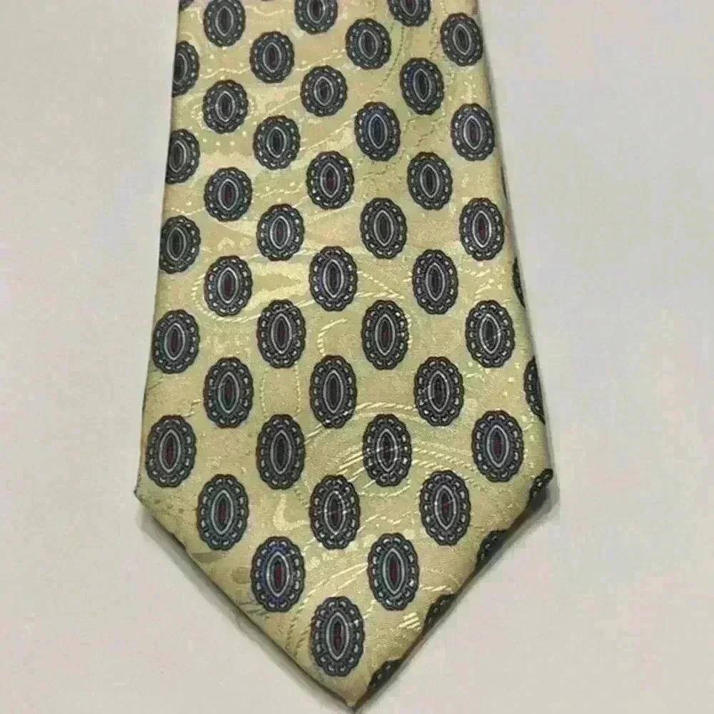 Van‎ Heusen tie